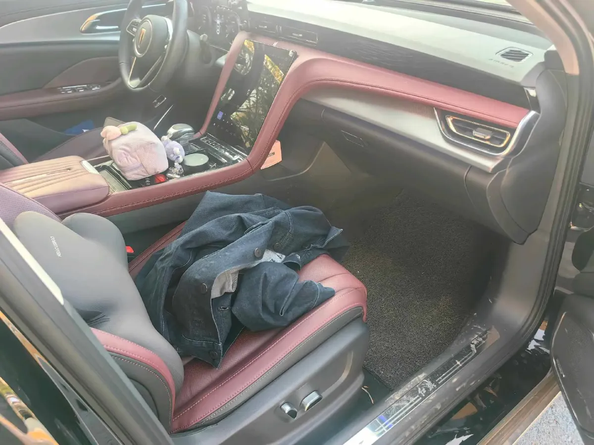 2024 HongQi H5 2.0T 224HP L4 8AT,autocango,china used car exporter,china ev exporter,chinese used car exporter,chinese used ev exporter