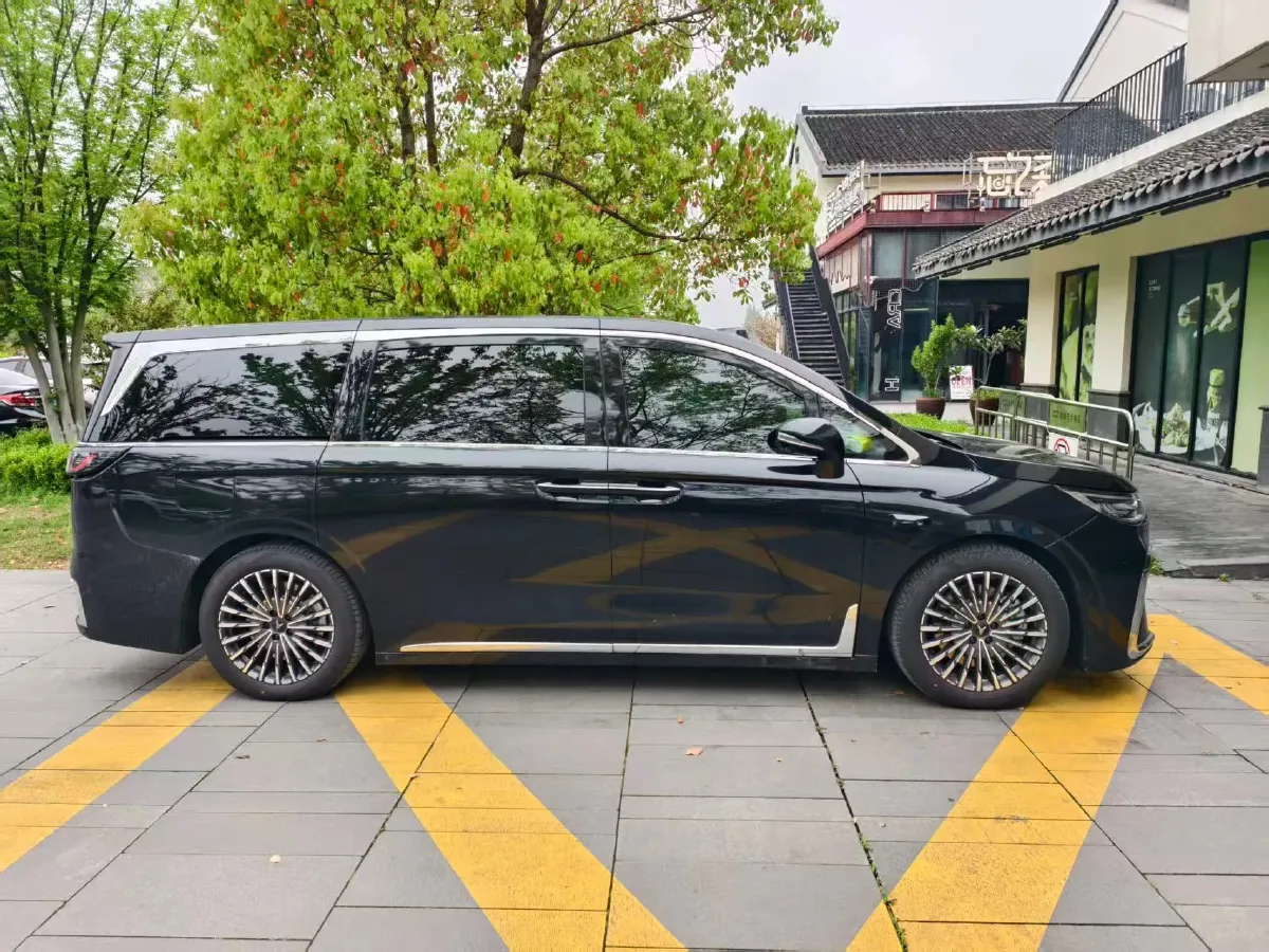 2026 Voyah Dream 1.5T 150HP L4 PHEV,autocango,china used car exporter,china ev exporter,chinese used car exporter,chinese used ev exporter