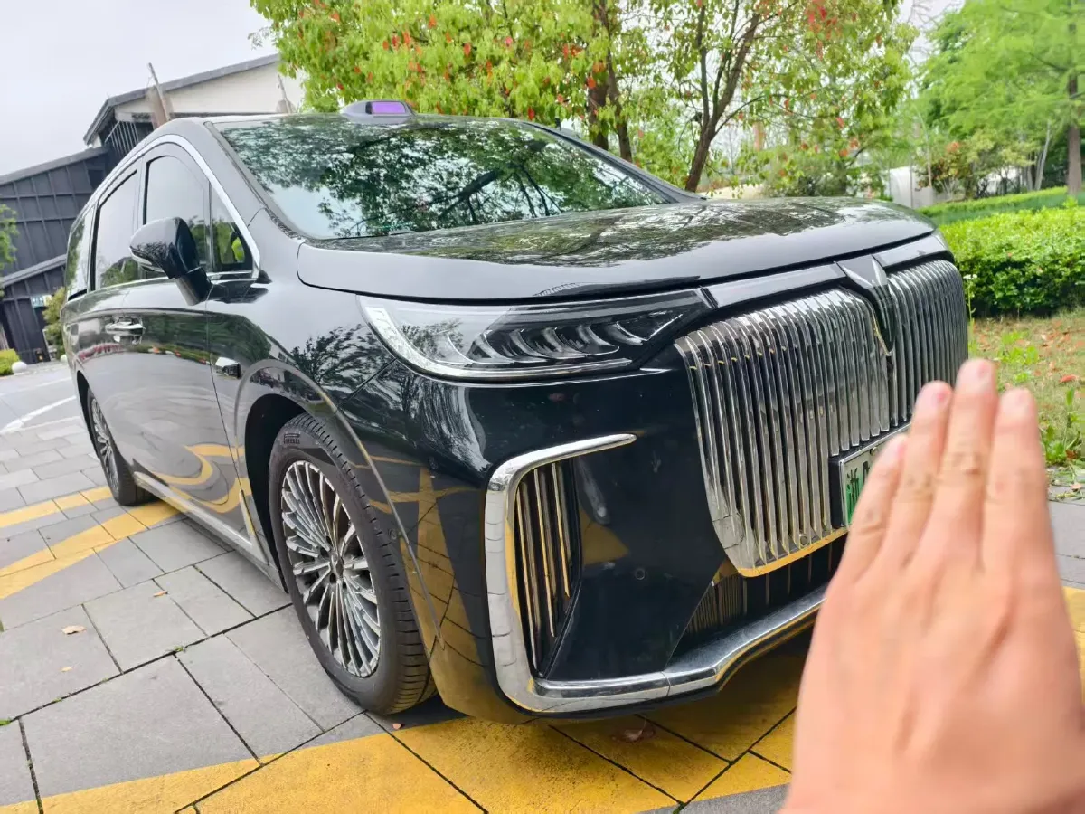 2026 Voyah Dream 1.5T 150HP L4 PHEV,autocango,china used car exporter,china ev exporter,chinese used car exporter,chinese used ev exporter