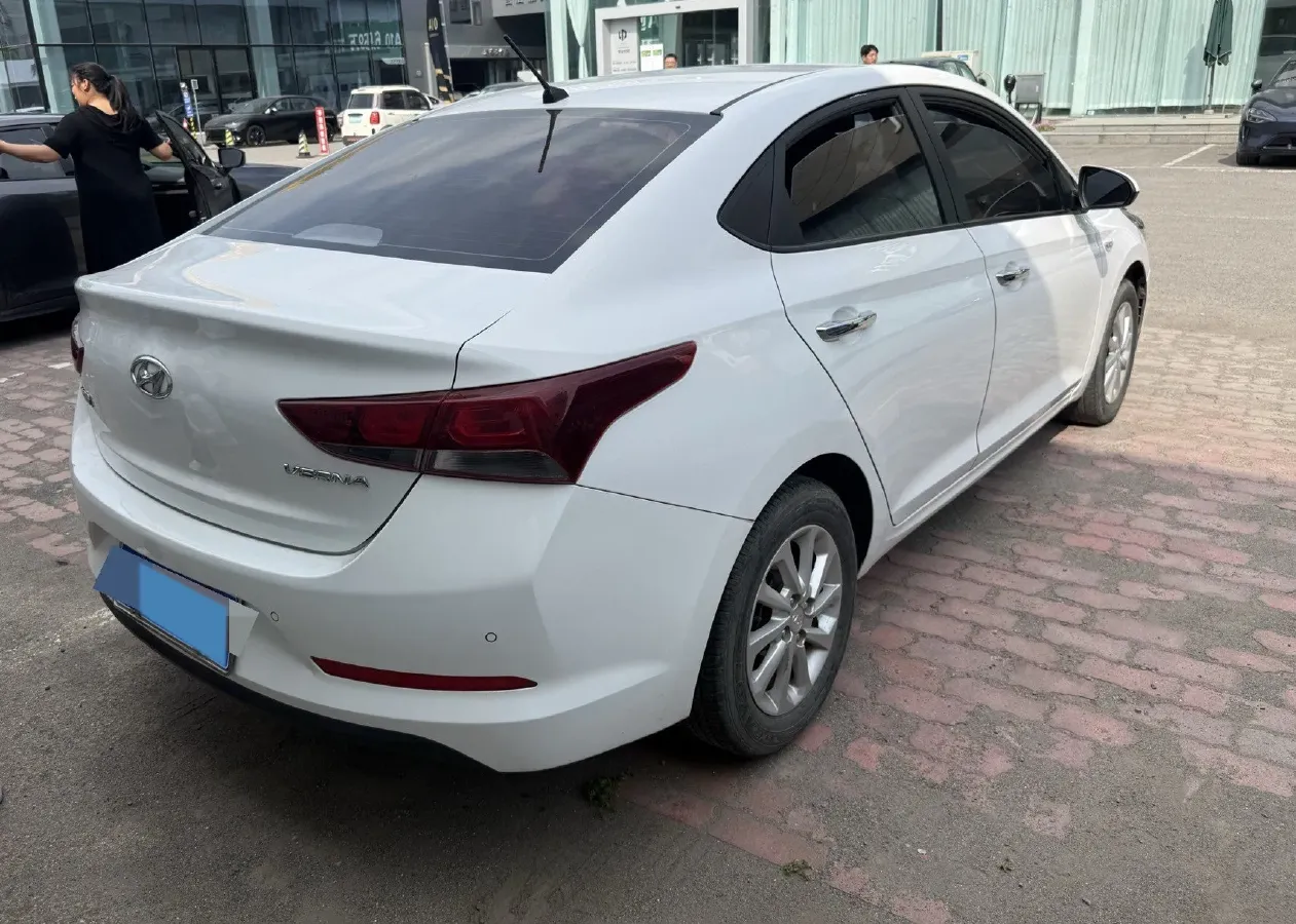 2017 Hyundai Verna RV 1.4L 100HP L4 6AT,autocango,china used car exporter,china ev exporter,chinese used car exporter,chinese used ev exporter