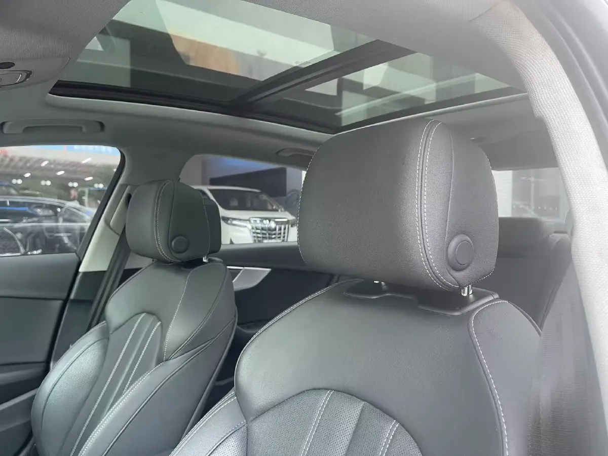 2020 Audi A4L 2.0T 190HP L4 7DCT,autocango,china used car exporter,china ev exporter,chinese used car exporter,chinese used ev exporter