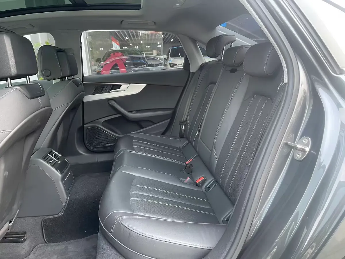 2020 Audi A4L 2.0T 190HP L4 7DCT,autocango,china used car exporter,china ev exporter,chinese used car exporter,chinese used ev exporter