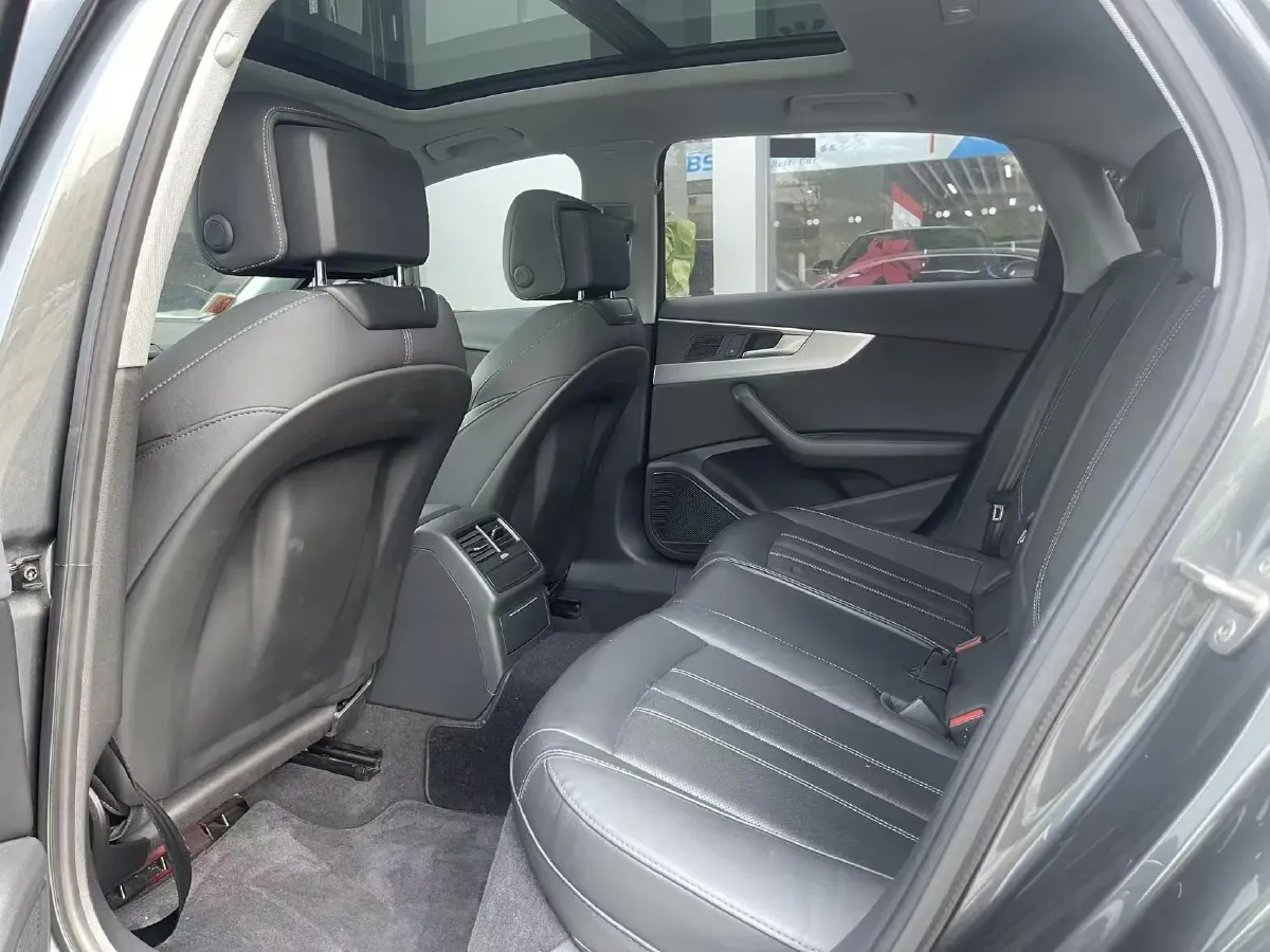 2020 Audi A4L 2.0T 190HP L4 7DCT,autocango,china used car exporter,china ev exporter,chinese used car exporter,chinese used ev exporter