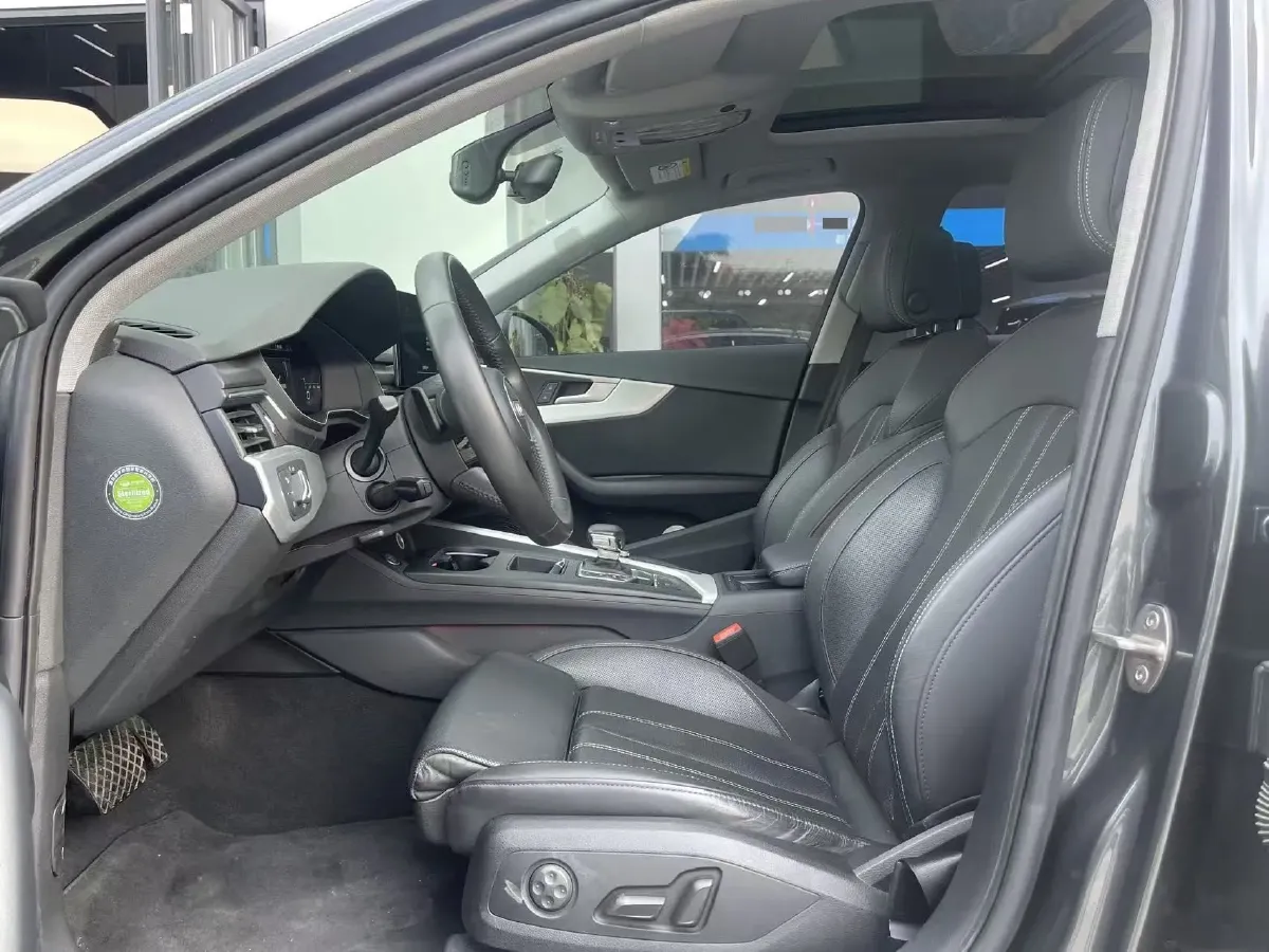 2020 Audi A4L 2.0T 190HP L4 7DCT,autocango,china used car exporter,china ev exporter,chinese used car exporter,chinese used ev exporter