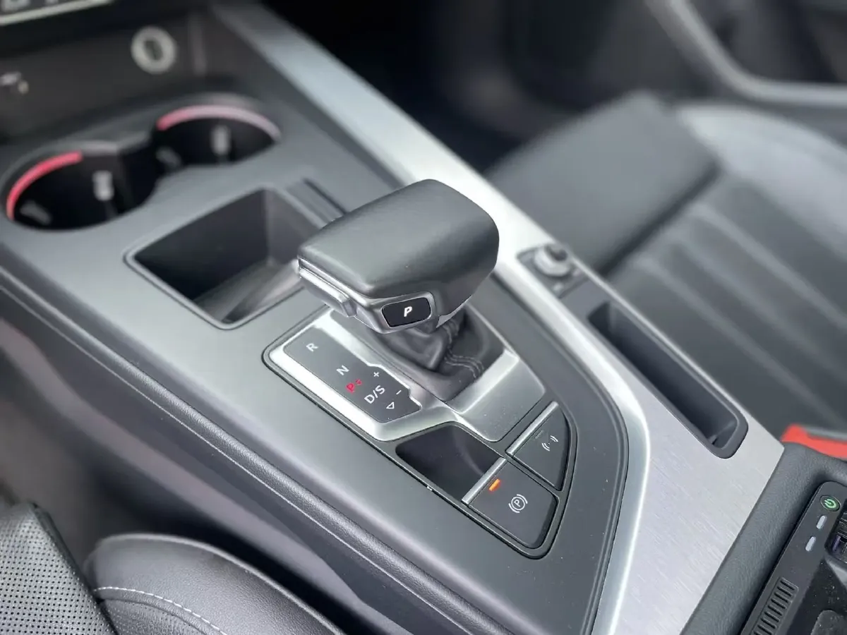 2020 Audi A4L 2.0T 190HP L4 7DCT,autocango,china used car exporter,china ev exporter,chinese used car exporter,chinese used ev exporter