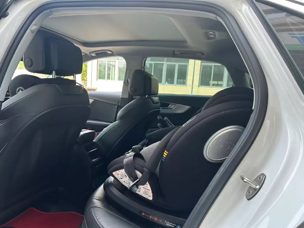 2020 Audi A4L 2.0T 190HP L4 7DCT,autocango,china used car exporter,china ev exporter,chinese used car exporter,chinese used ev exporter