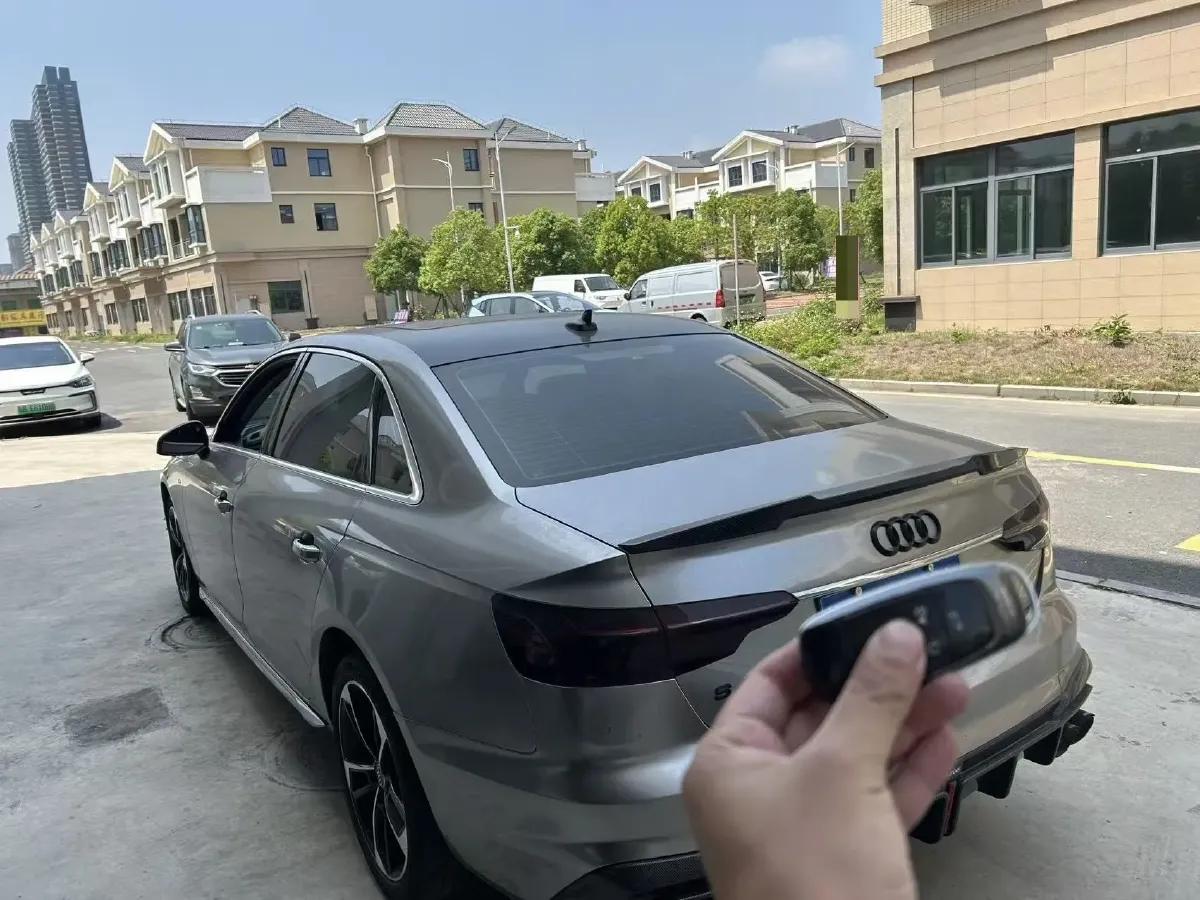 2020 Audi A4L 2.0T 190HP L4 7DCT,autocango,china used car exporter,china ev exporter,chinese used car exporter,chinese used ev exporter