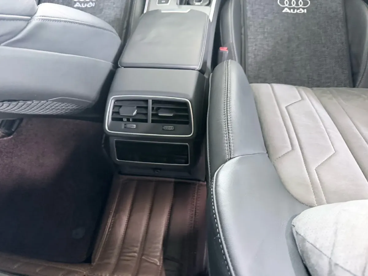 2021 Audi A6L 2.0T 224HP L4 7DCT,autocango,china used car exporter,china ev exporter,chinese used car exporter,chinese used ev exporter