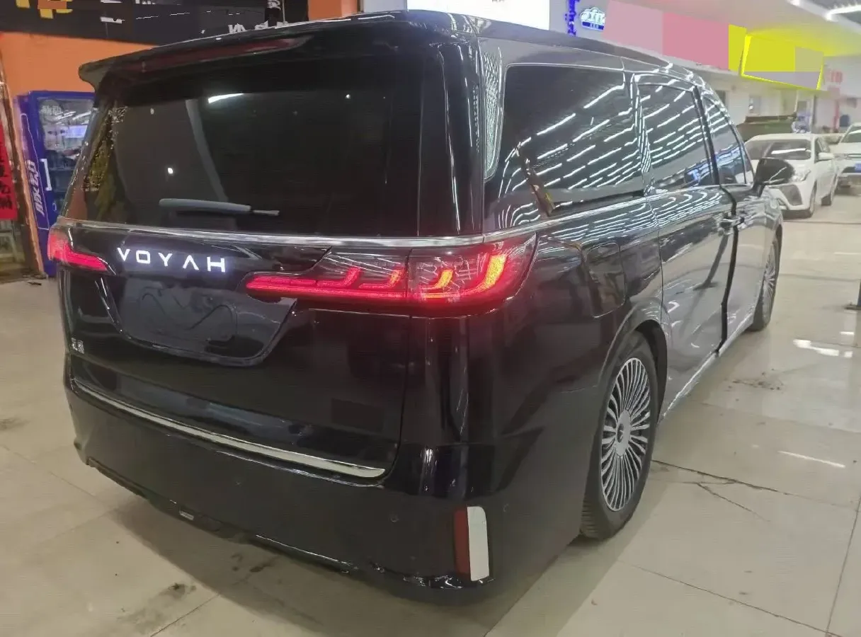 2025 Voyah Dream 1.5T 150HP L4 PHEV 41.7KWH,autocango,china used car exporter,china ev exporter,chinese used car exporter,chinese used ev exporter