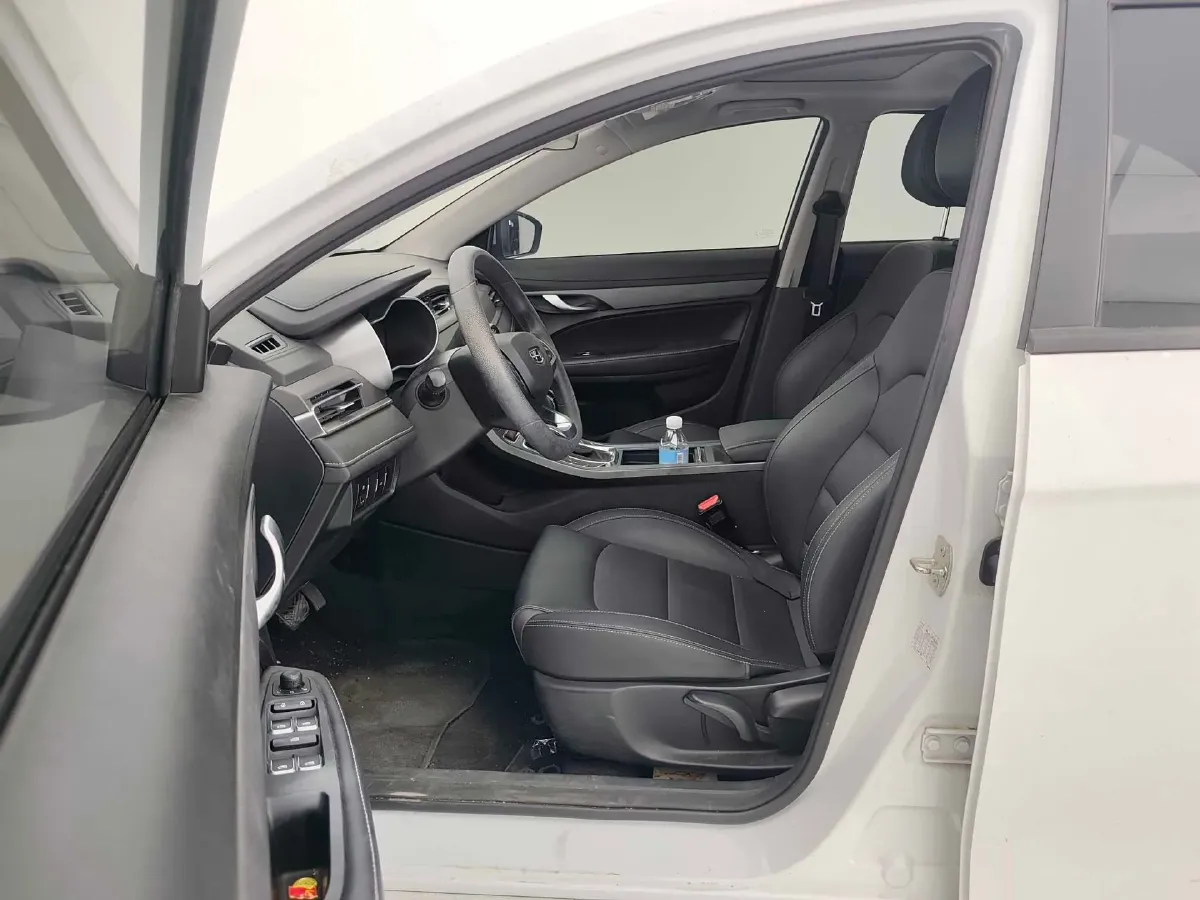 2021 BaoJun 530 1.5T 147HP L4 CVT,autocango,china used car exporter,china ev exporter,chinese used car exporter,chinese used ev exporter