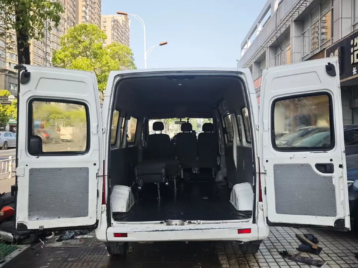 2019 MAXUS XinTu V80 2.0T 139HP L4 6MT,autocango,china used car exporter,china ev exporter,chinese used car exporter,chinese used ev exporter