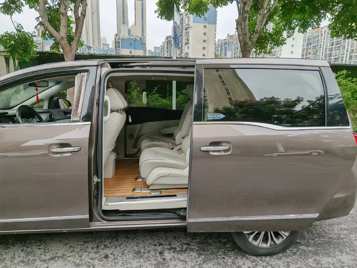 2021 Buick GL8 2.0T 237HP L4 9AT,autocango,china used car exporter,china ev exporter,chinese used car exporter,chinese used ev exporter