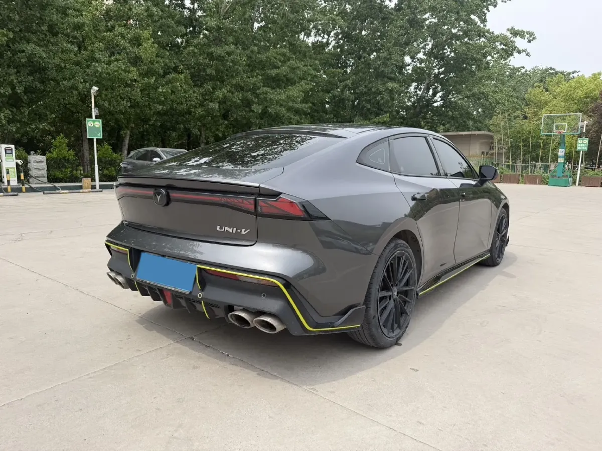 2022 ChangAn UNI-V 1.5T 188HP L4 7DCT,autocango,china used car exporter,china ev exporter,chinese used car exporter,chinese used ev exporter