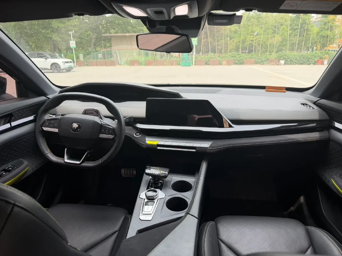 2022 ChangAn UNI-V 1.5T 188HP L4 7DCT,autocango,china used car exporter,china ev exporter,chinese used car exporter,chinese used ev exporter