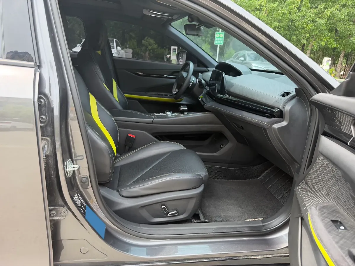 2022 ChangAn UNI-V 1.5T 188HP L4 7DCT,autocango,china used car exporter,china ev exporter,chinese used car exporter,chinese used ev exporter