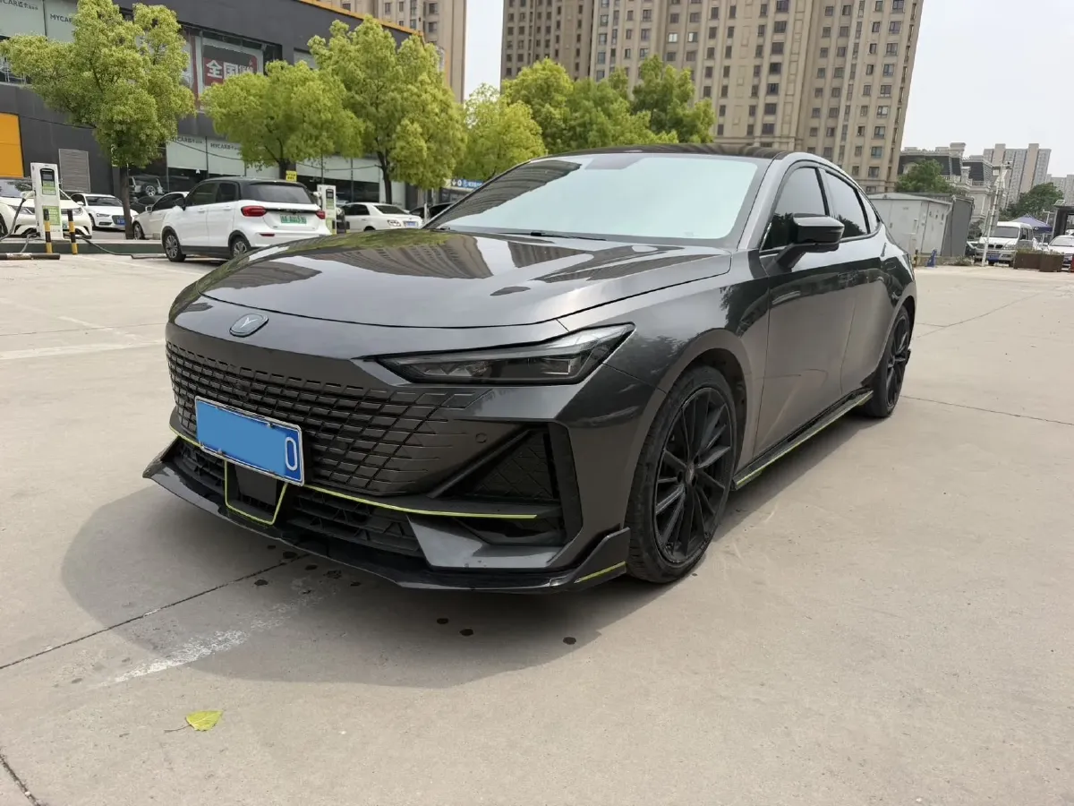 2022 ChangAn UNI-V 1.5T 188HP L4 7DCT,autocango,china used car exporter,china ev exporter,chinese used car exporter,chinese used ev exporter