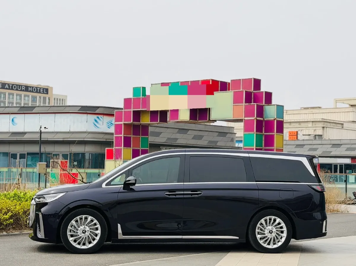 2024 Voyah Dream 1.5T 150HP L4 PHEV 43KWH,autocango,china used car exporter,china ev exporter,chinese used car exporter,chinese used ev exporter