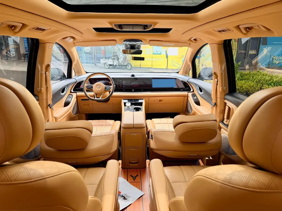 2024 Voyah Dream 1.5T 150HP L4 PHEV 43KWH,autocango,china used car exporter,china ev exporter,chinese used car exporter,chinese used ev exporter