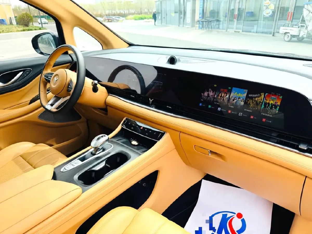 2024 Voyah Dream 1.5T 150HP L4 PHEV 43KWH,autocango,china used car exporter,china ev exporter,chinese used car exporter,chinese used ev exporter