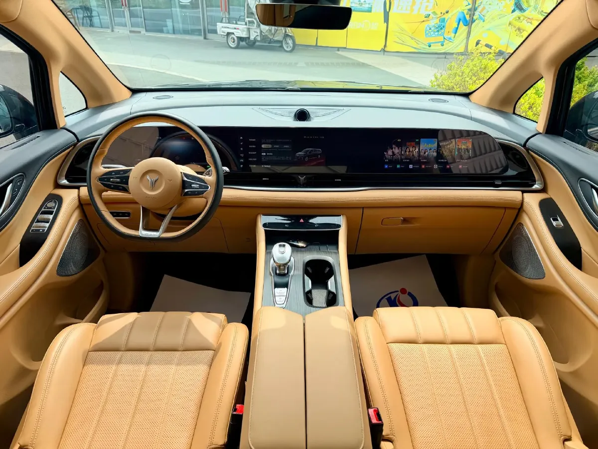 2024 Voyah Dream 1.5T 150HP L4 PHEV 43KWH,autocango,china used car exporter,china ev exporter,chinese used car exporter,chinese used ev exporter