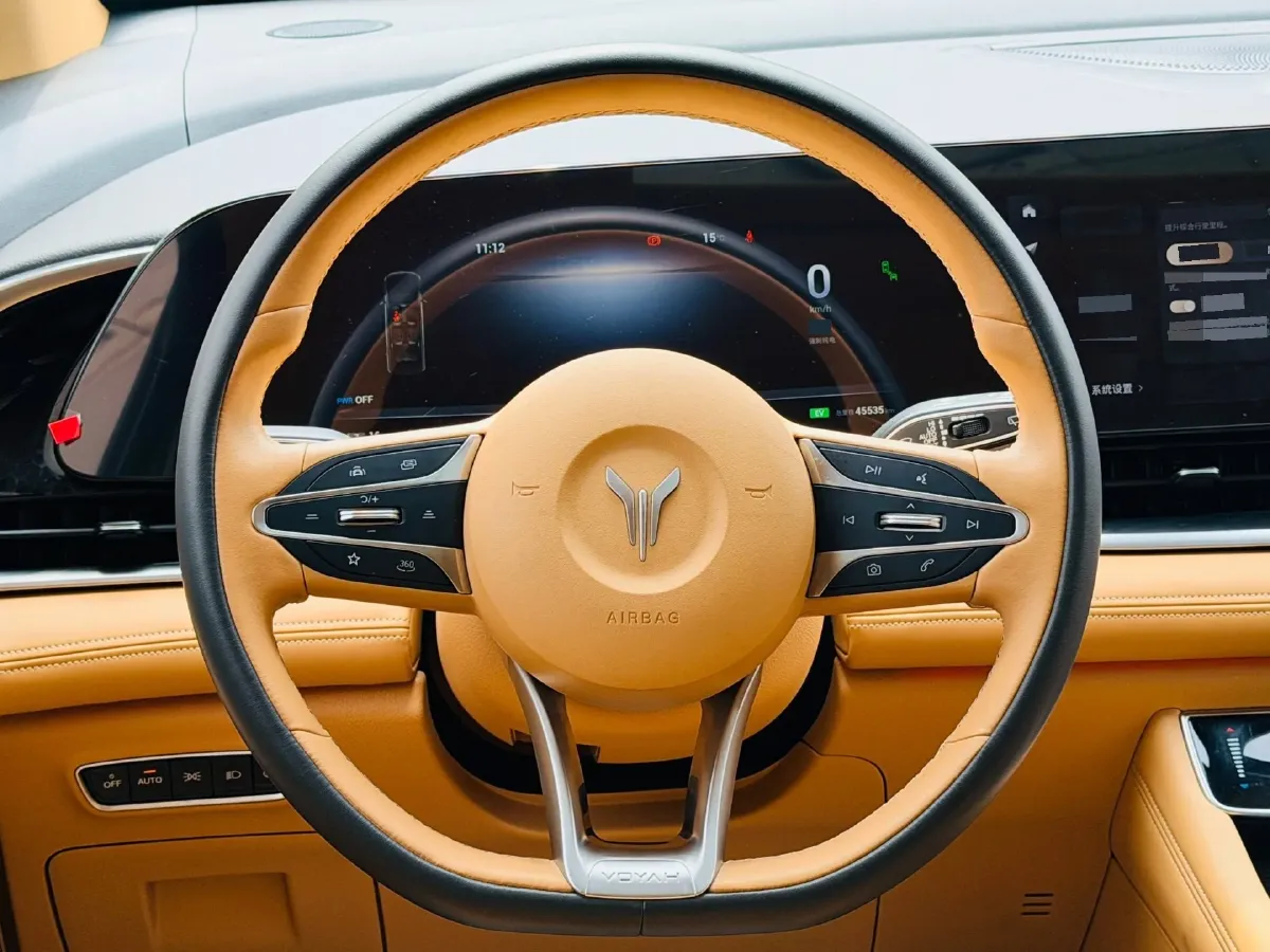 2024 Voyah Dream 1.5T 150HP L4 PHEV 43KWH,autocango,china used car exporter,china ev exporter,chinese used car exporter,chinese used ev exporter