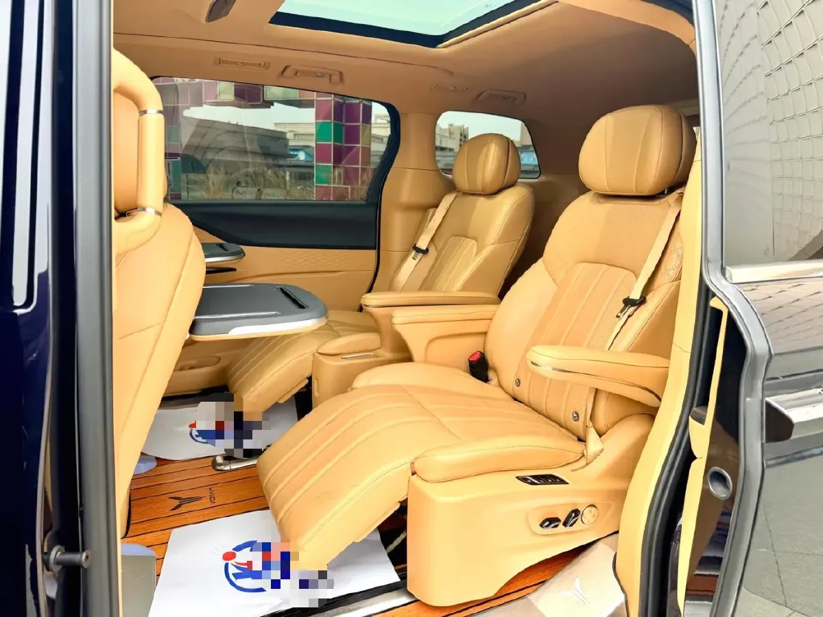 2024 Voyah Dream 1.5T 150HP L4 PHEV 43KWH,autocango,china used car exporter,china ev exporter,chinese used car exporter,chinese used ev exporter