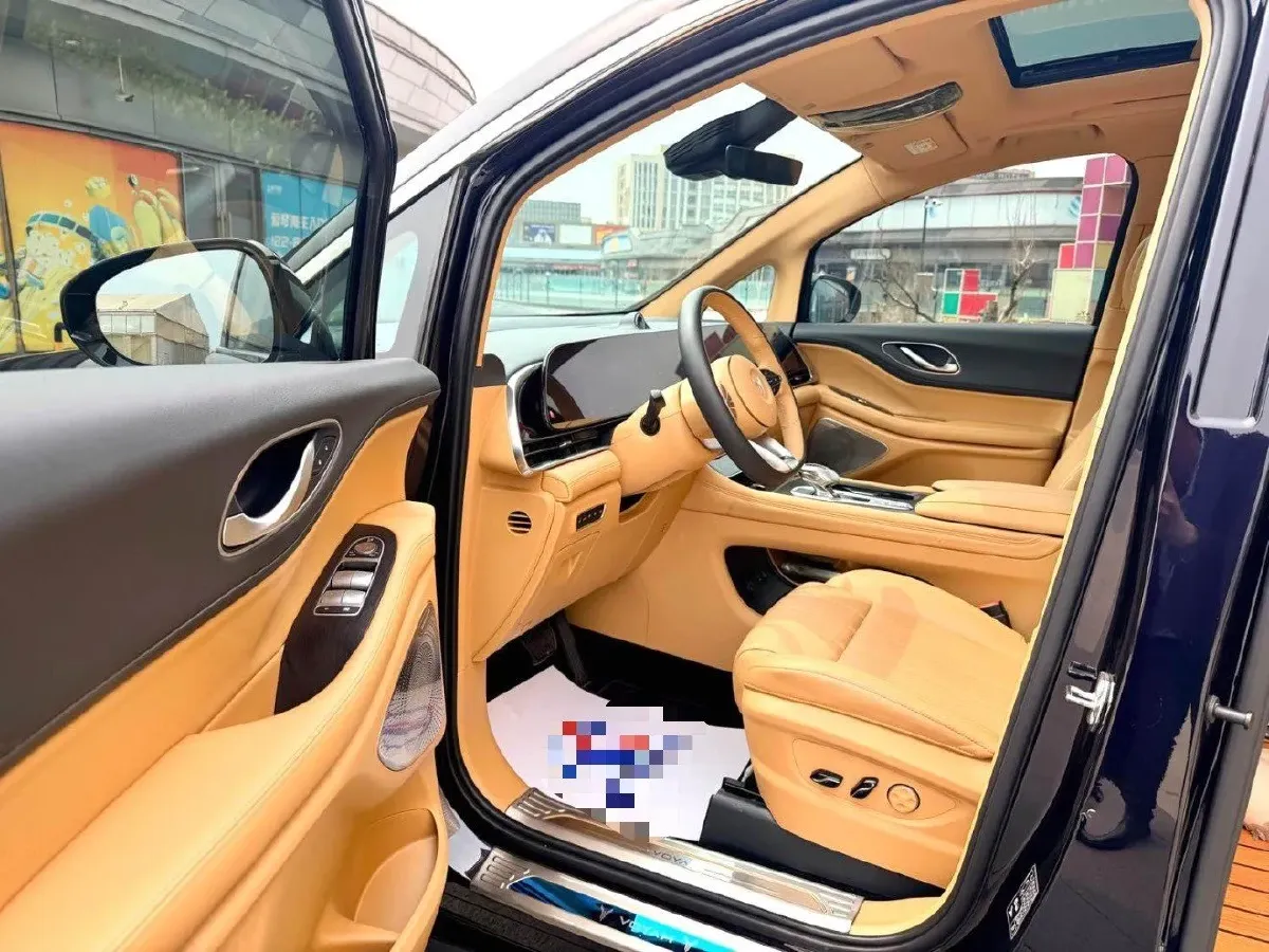 2024 Voyah Dream 1.5T 150HP L4 PHEV 43KWH,autocango,china used car exporter,china ev exporter,chinese used car exporter,chinese used ev exporter