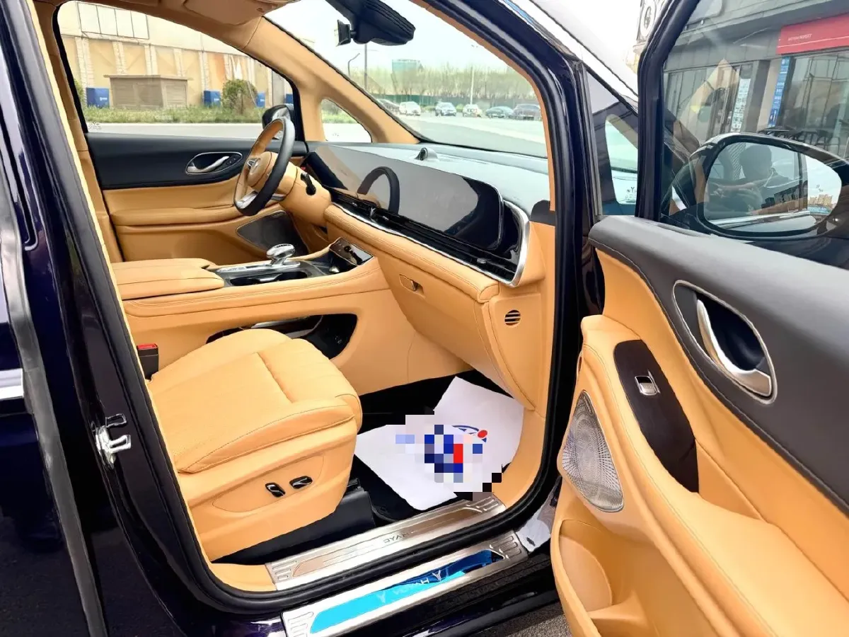 2024 Voyah Dream 1.5T 150HP L4 PHEV 43KWH,autocango,china used car exporter,china ev exporter,chinese used car exporter,chinese used ev exporter