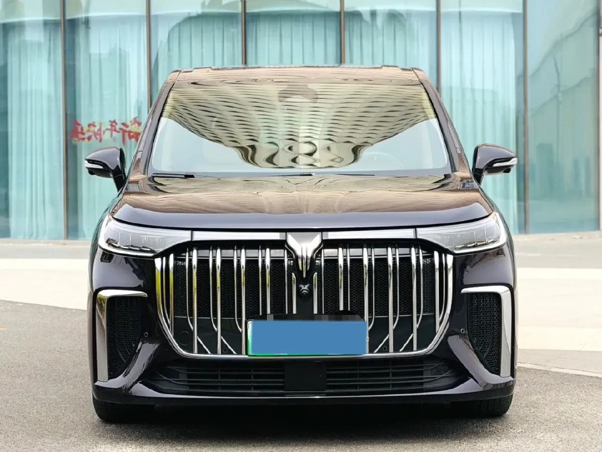 2024 Voyah Dream 1.5T 150HP L4 PHEV 43KWH,autocango,china used car exporter,china ev exporter,chinese used car exporter,chinese used ev exporter