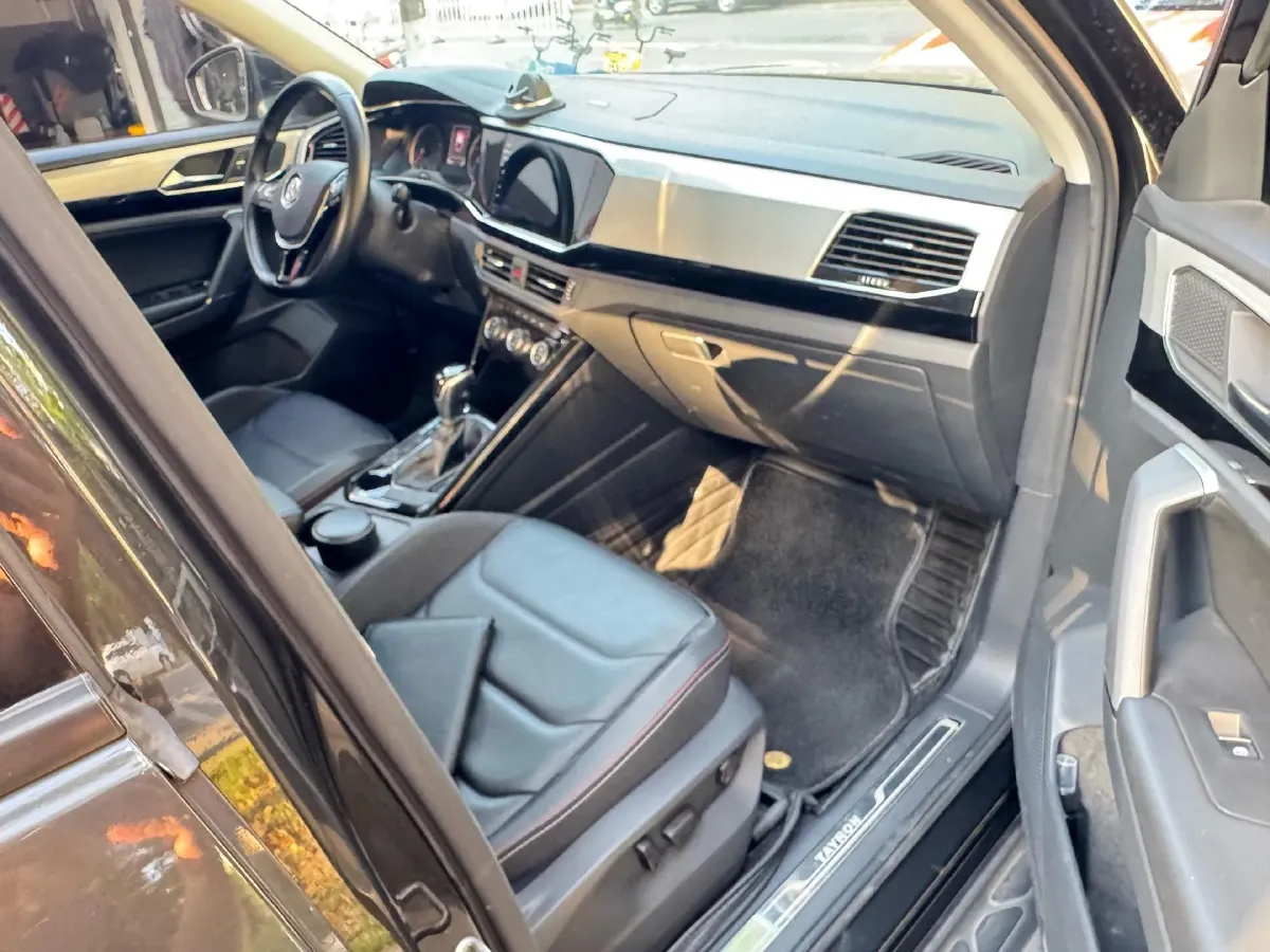 2019 Jeep Cherokee 2.0T 234HP L4 9AT,autocango,china used car exporter,china ev exporter,chinese used car exporter,chinese used ev exporter