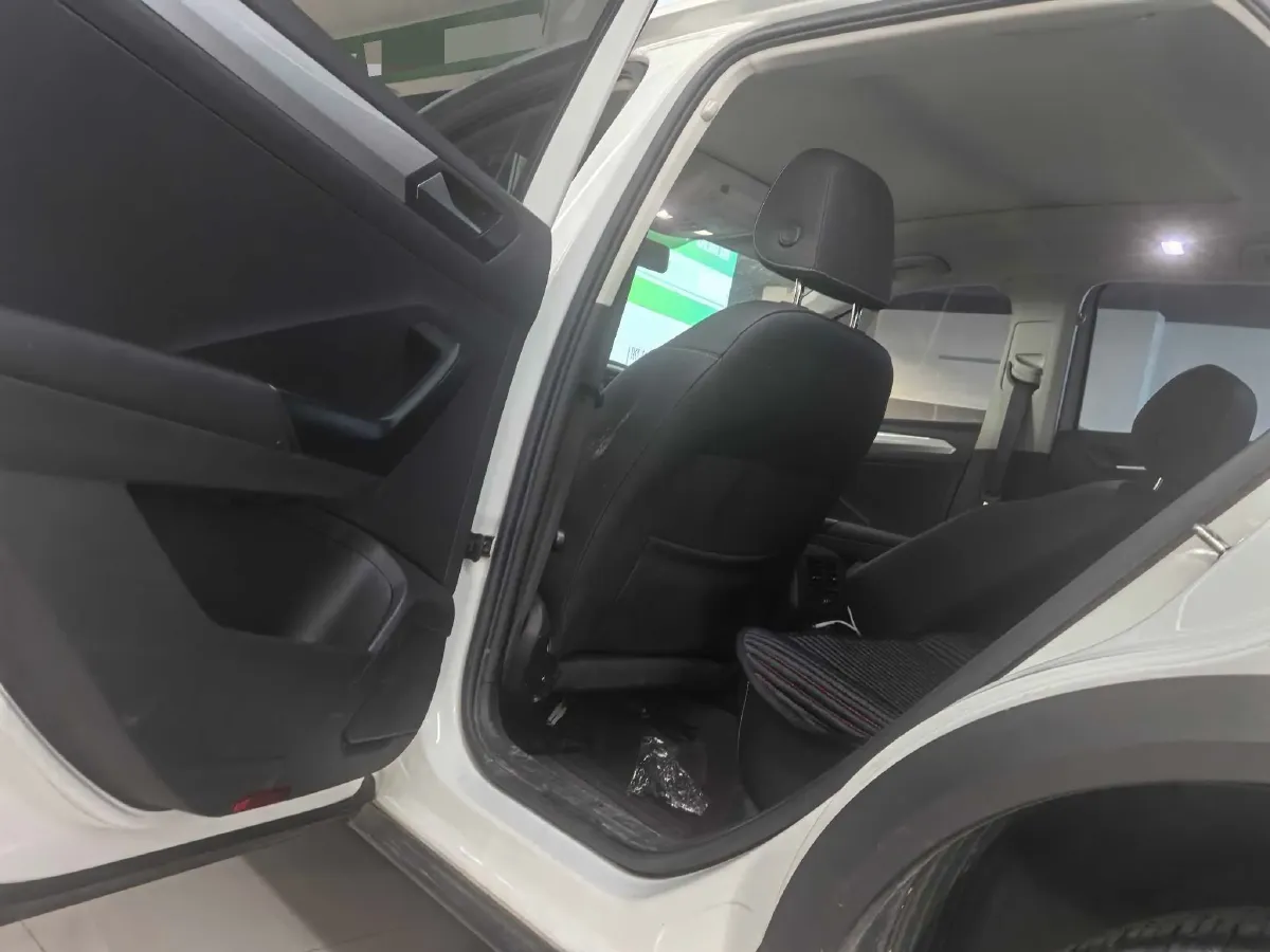 2021 Volkswagen T-Roc 1.4T 150HP L4 7DCT,autocango,china used car exporter,china ev exporter,chinese used car exporter,chinese used ev exporter