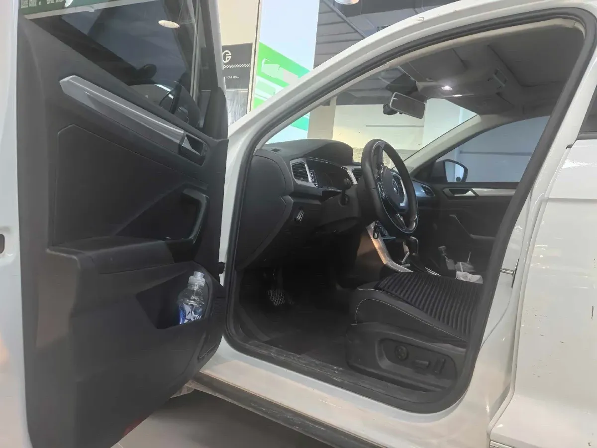 2021 Volkswagen T-Roc 1.4T 150HP L4 7DCT,autocango,china used car exporter,china ev exporter,chinese used car exporter,chinese used ev exporter
