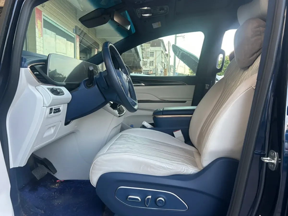 2022 Buick GL8 2.0T 237HP L4 9AT,autocango,china used car exporter,china ev exporter,chinese used car exporter,chinese used ev exporter