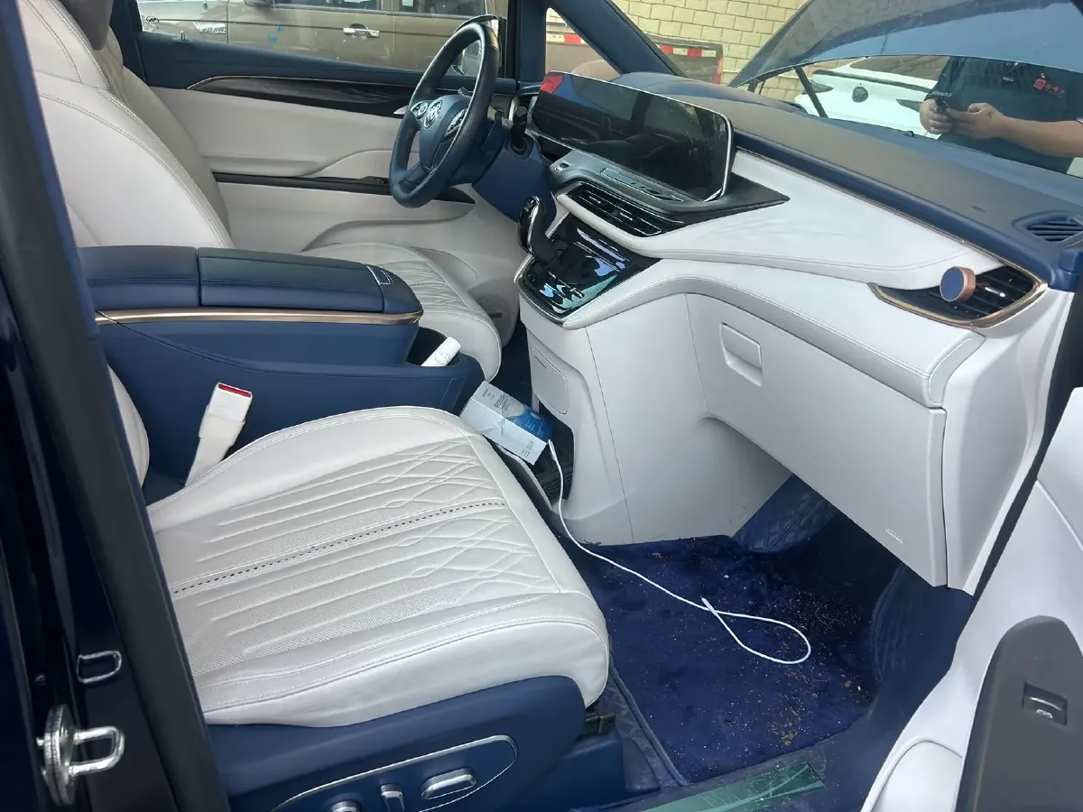 2022 Buick GL8 2.0T 237HP L4 9AT,autocango,china used car exporter,china ev exporter,chinese used car exporter,chinese used ev exporter