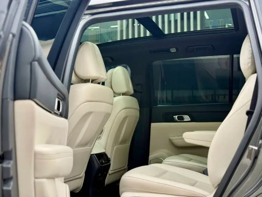 2021 Li ONE Range Extended 131HP REEV 40.5KWH,autocango,china used car exporter,china ev exporter,chinese used car exporter,chinese used ev exporter