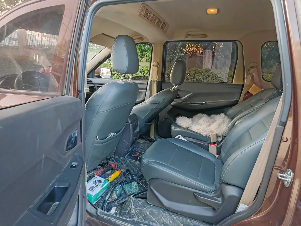 2019 WuLing HongGuang 1.5L 99HP L4 6MT,autocango,china used car exporter,china ev exporter,chinese used car exporter,chinese used ev exporter