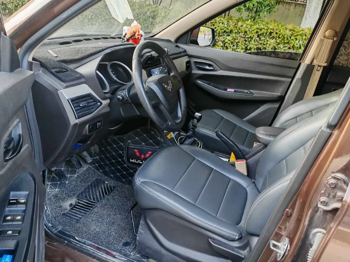 2019 WuLing HongGuang 1.5L 99HP L4 6MT,autocango,china used car exporter,china ev exporter,chinese used car exporter,chinese used ev exporter