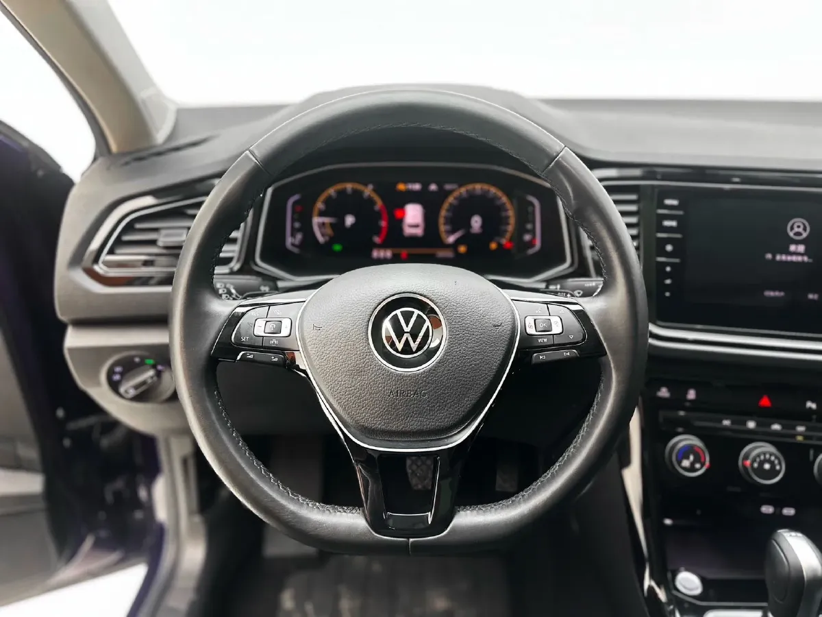 2022 Volkswagen T-Roc 1.4T 150HP L4 7DCT,autocango,china used car exporter,china ev exporter,chinese used car exporter,chinese used ev exporter