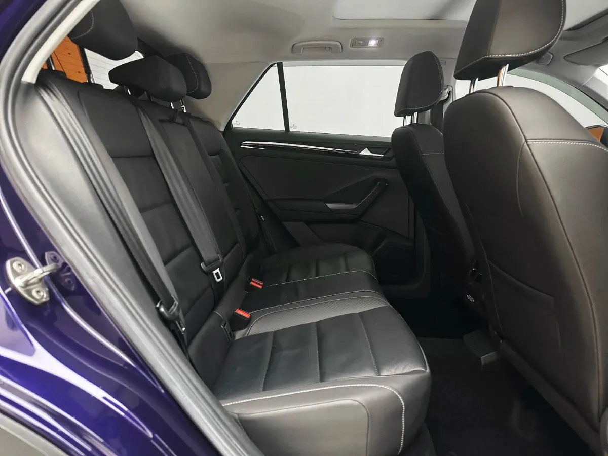 2022 Volkswagen T-Roc 1.4T 150HP L4 7DCT,autocango,china used car exporter,china ev exporter,chinese used car exporter,chinese used ev exporter