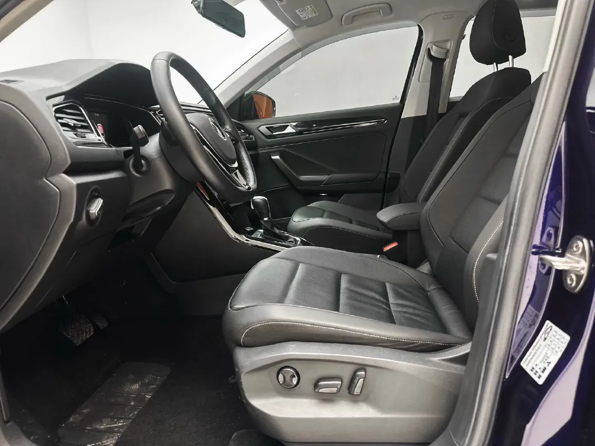 2022 Volkswagen T-Roc 1.4T 150HP L4 7DCT,autocango,china used car exporter,china ev exporter,chinese used car exporter,chinese used ev exporter