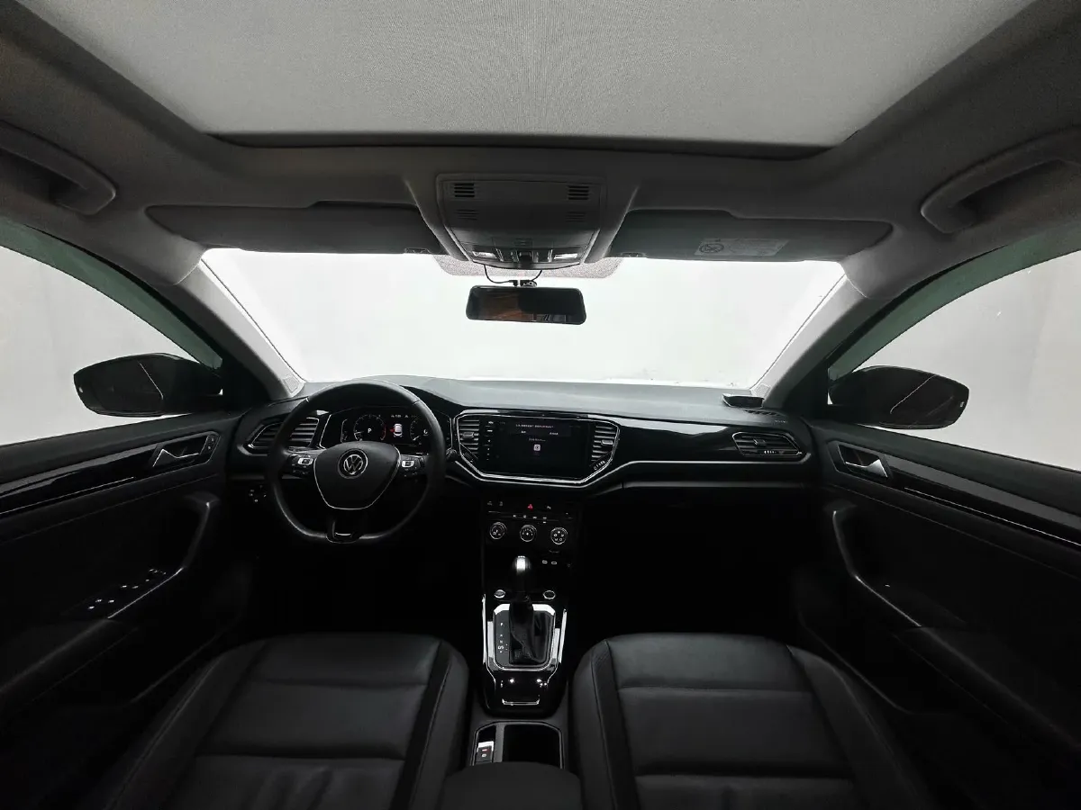 2022 Volkswagen T-Roc 1.4T 150HP L4 7DCT,autocango,china used car exporter,china ev exporter,chinese used car exporter,chinese used ev exporter