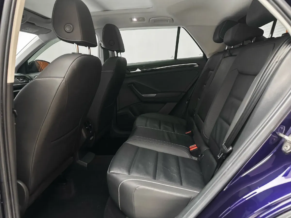 2022 Volkswagen T-Roc 1.4T 150HP L4 7DCT,autocango,china used car exporter,china ev exporter,chinese used car exporter,chinese used ev exporter