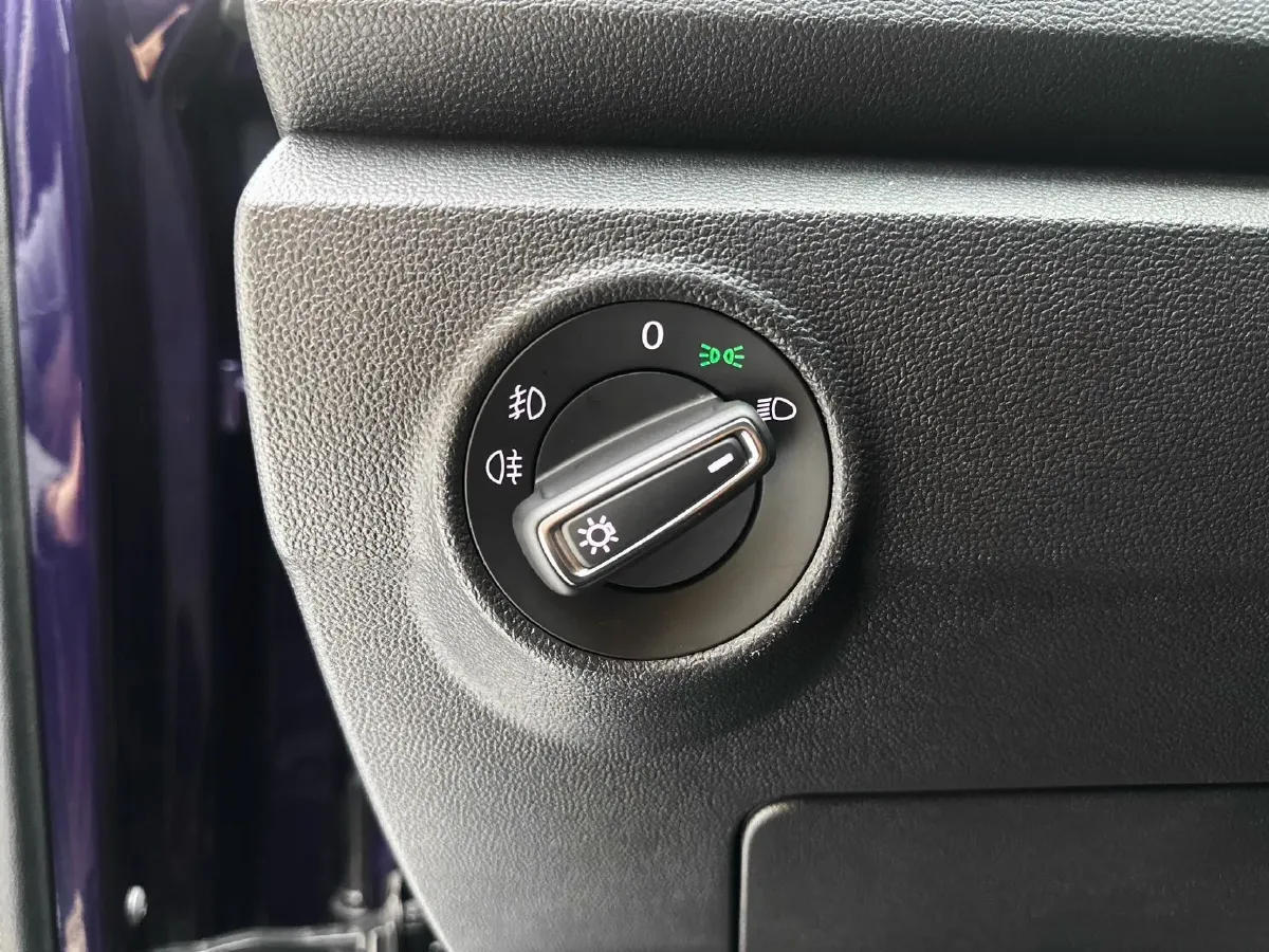 2022 Volkswagen T-Roc 1.4T 150HP L4 7DCT,autocango,china used car exporter,china ev exporter,chinese used car exporter,chinese used ev exporter