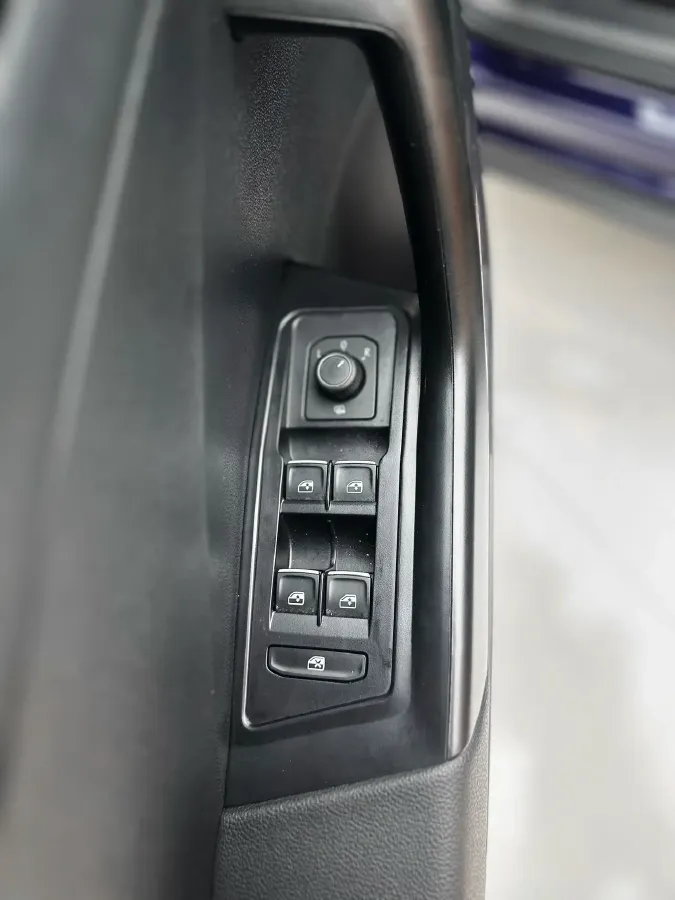 2022 Volkswagen T-Roc 1.4T 150HP L4 7DCT,autocango,china used car exporter,china ev exporter,chinese used car exporter,chinese used ev exporter