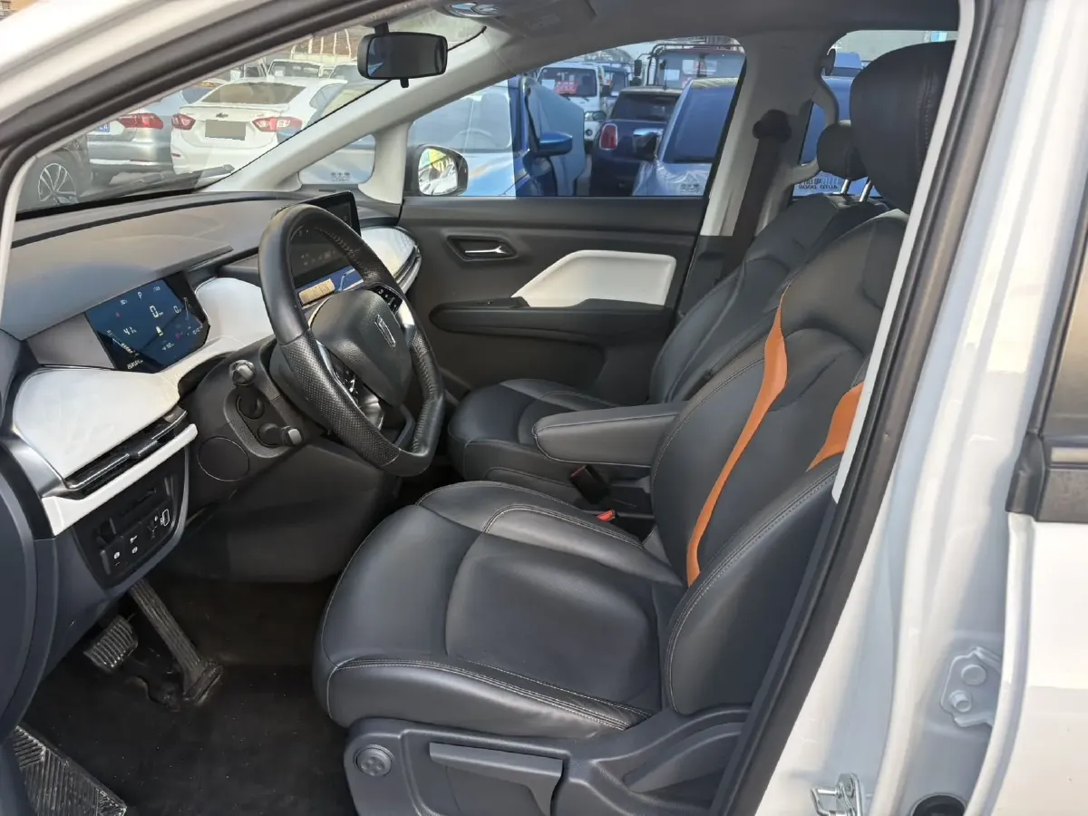 2022 JMC YuHu 7 2.0T 141HP L4 8AT,autocango,china used car exporter,china ev exporter,chinese used car exporter,chinese used ev exporter