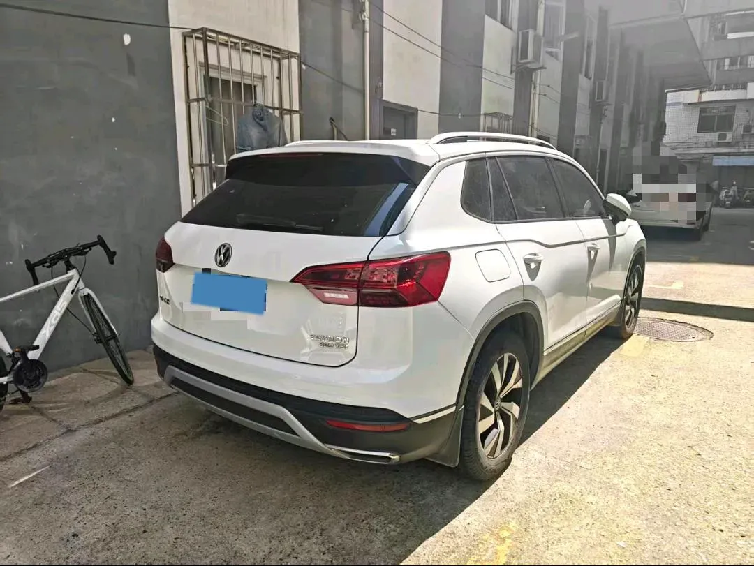 2019 Jeep Cherokee 2.0T 234HP L4 9AT,autocango,china used car exporter,china ev exporter,chinese used car exporter,chinese used ev exporter