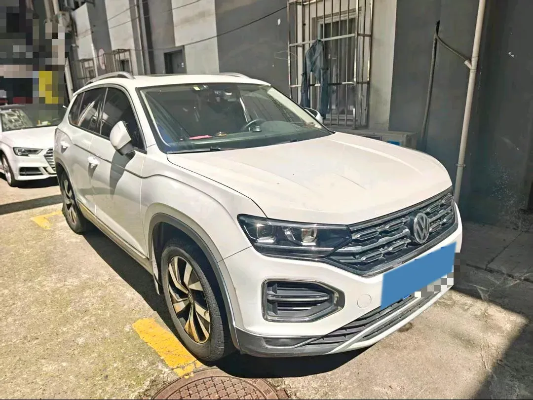 2019 Jeep Cherokee 2.0T 234HP L4 9AT,autocango,china used car exporter,china ev exporter,chinese used car exporter,chinese used ev exporter