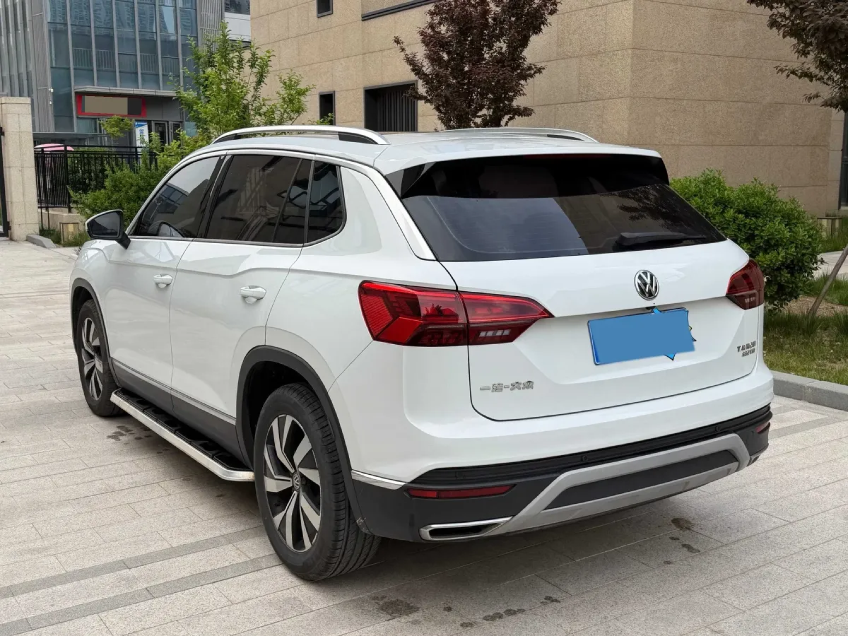 2019 Jeep Cherokee 2.0T 234HP L4 9AT,autocango,china used car exporter,china ev exporter,chinese used car exporter,chinese used ev exporter