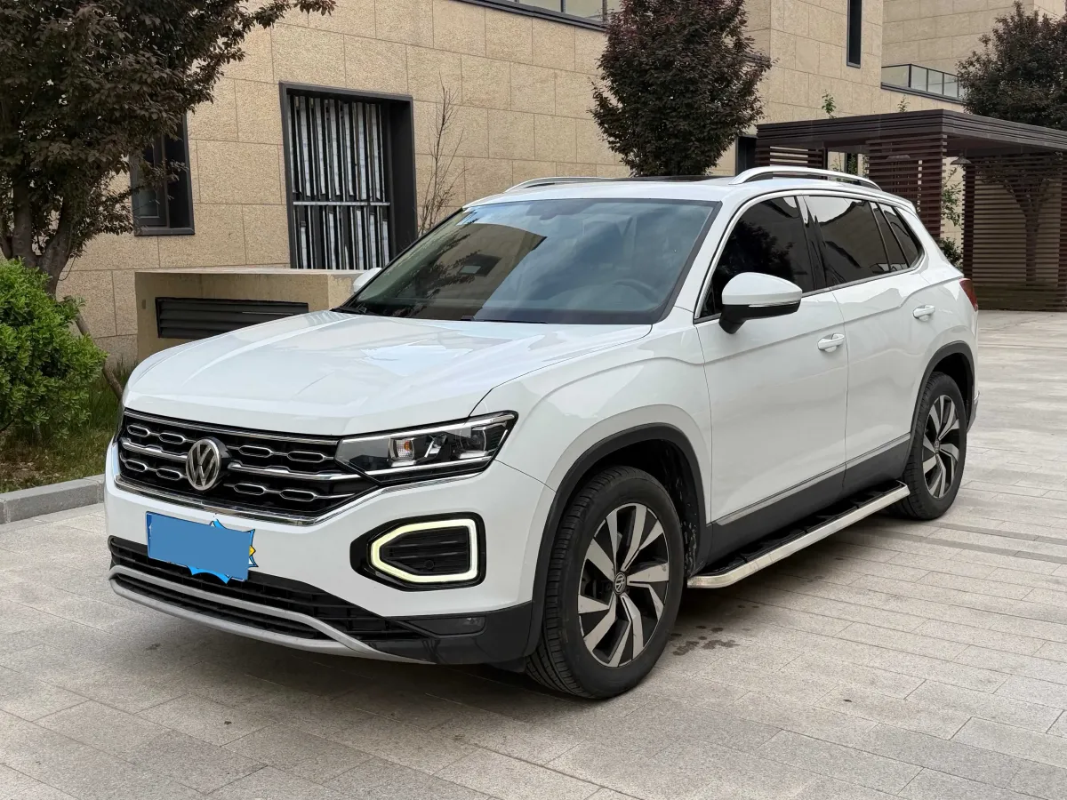 2019 Jeep Cherokee 2.0T 234HP L4 9AT,autocango,china used car exporter,china ev exporter,chinese used car exporter,chinese used ev exporter
