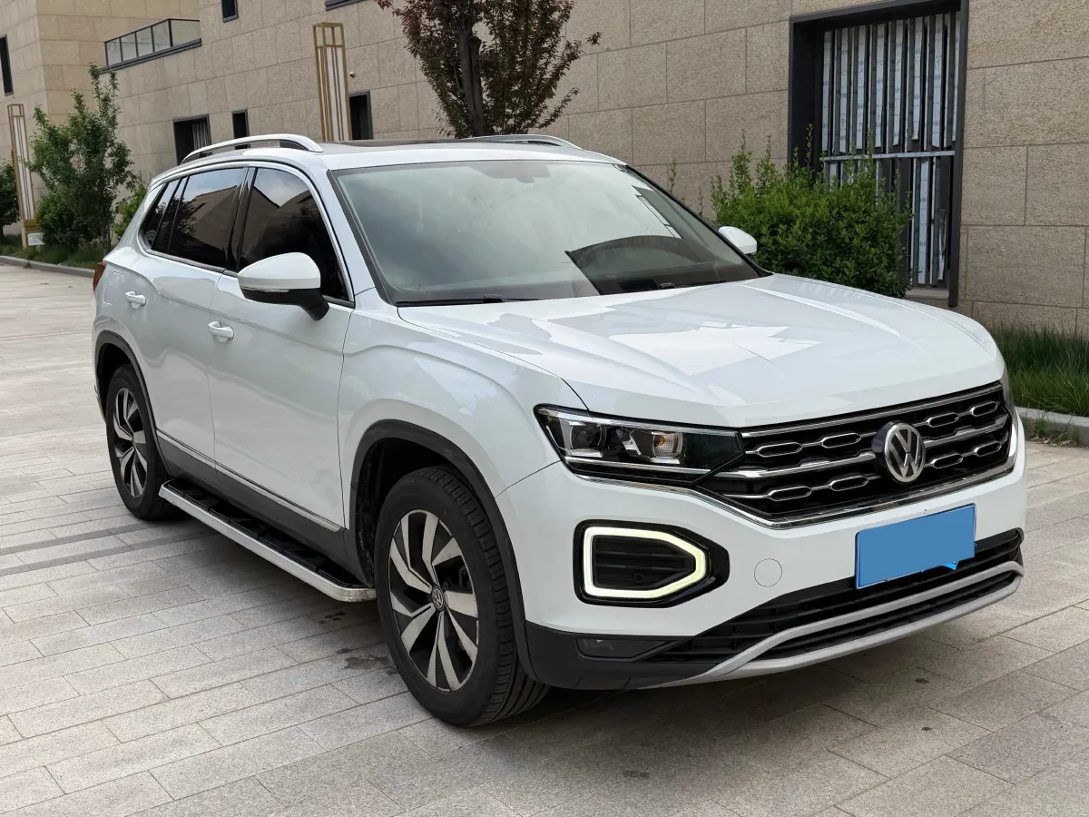 2019 Jeep Cherokee 2.0T 234HP L4 9AT,autocango,china used car exporter,china ev exporter,chinese used car exporter,chinese used ev exporter